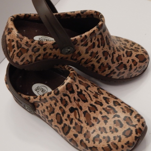 Anywear clog with heel strap in Women - Picture 2 of 4